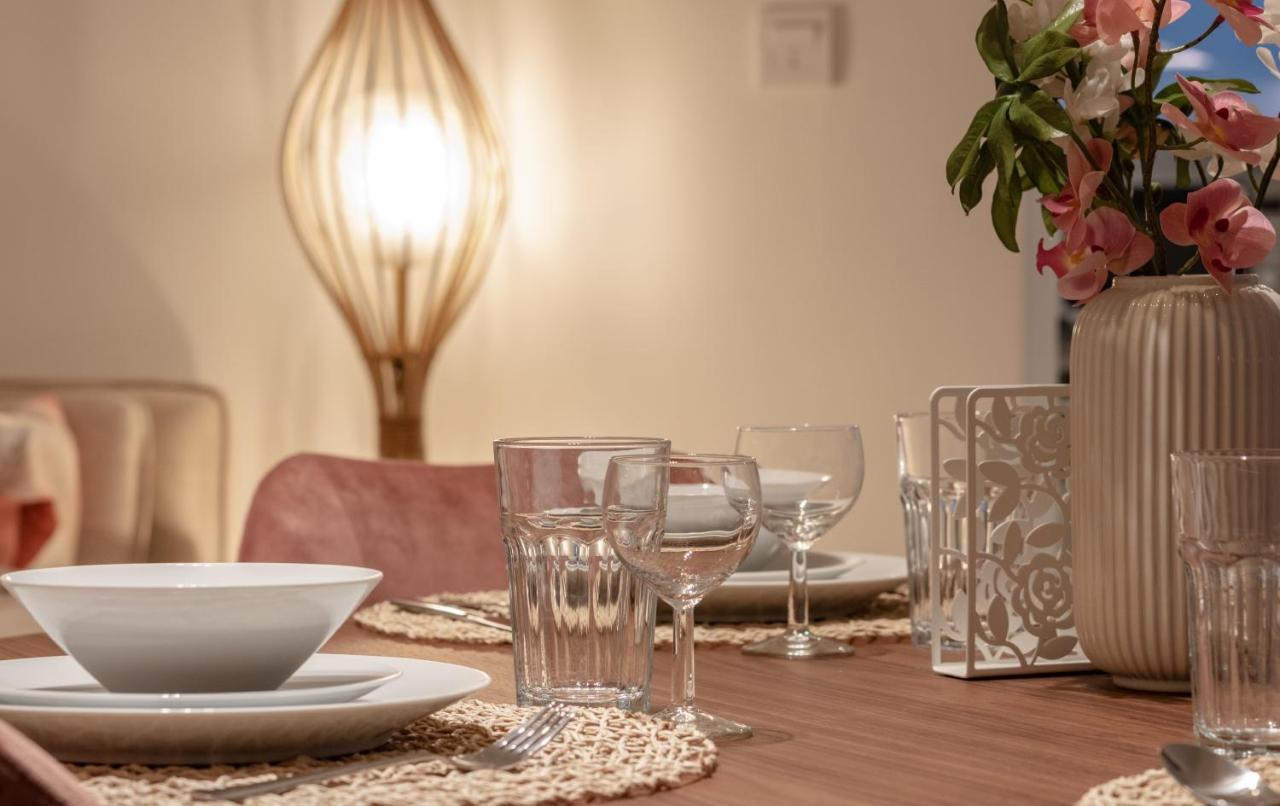 Eden's Homes & - 52-42 Emaar Апартаменти *