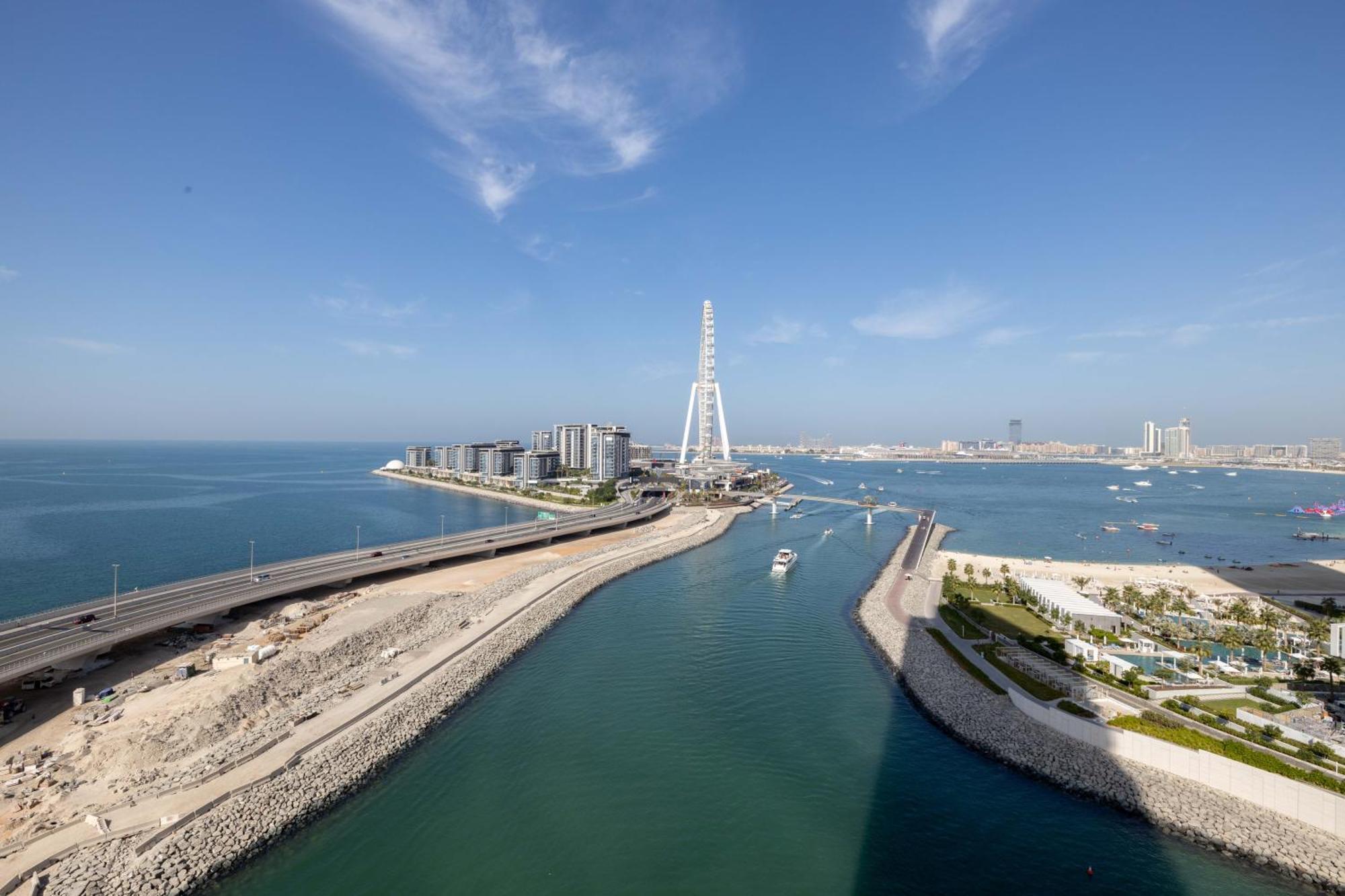 Eden's Homes & - 52-42 Emaar Апартаменти *